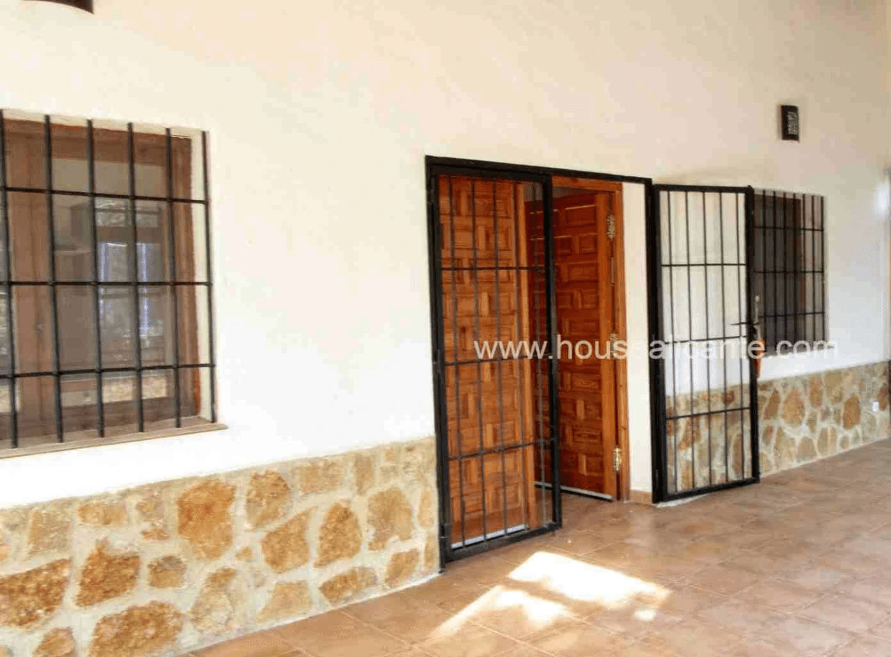 Casa con parcela de 5.300 m2
