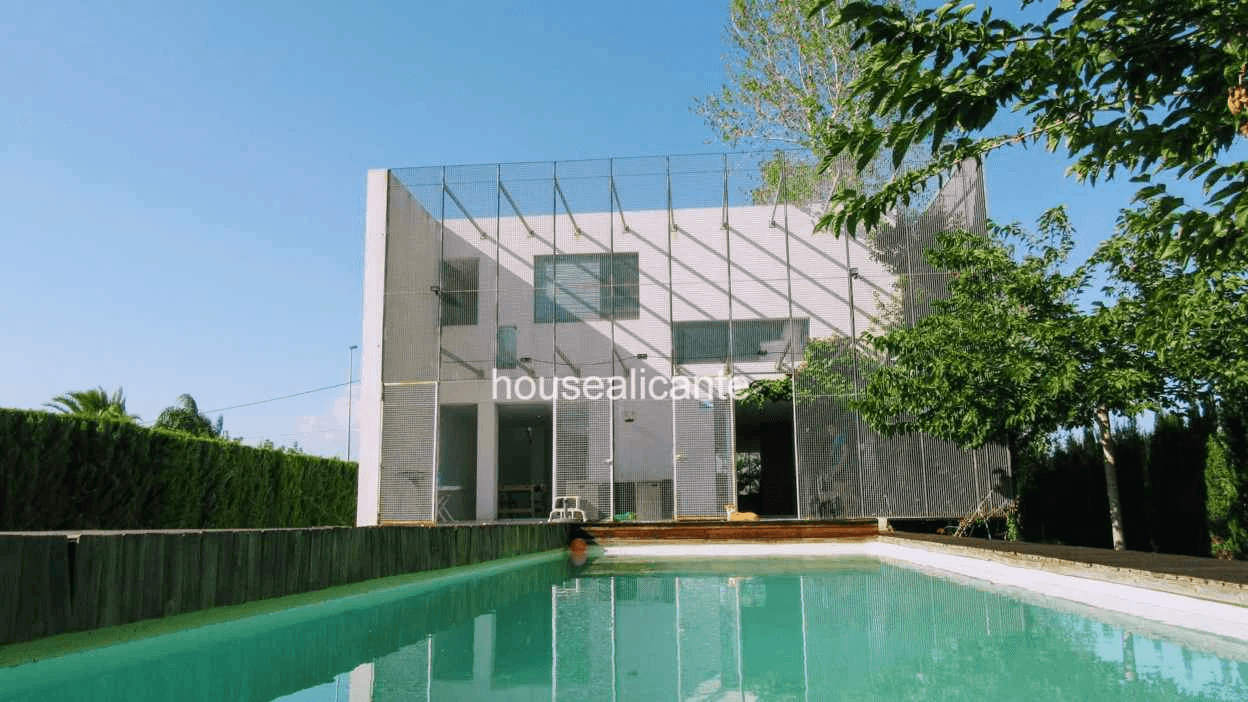 Villa de diseño moderno en San Juan