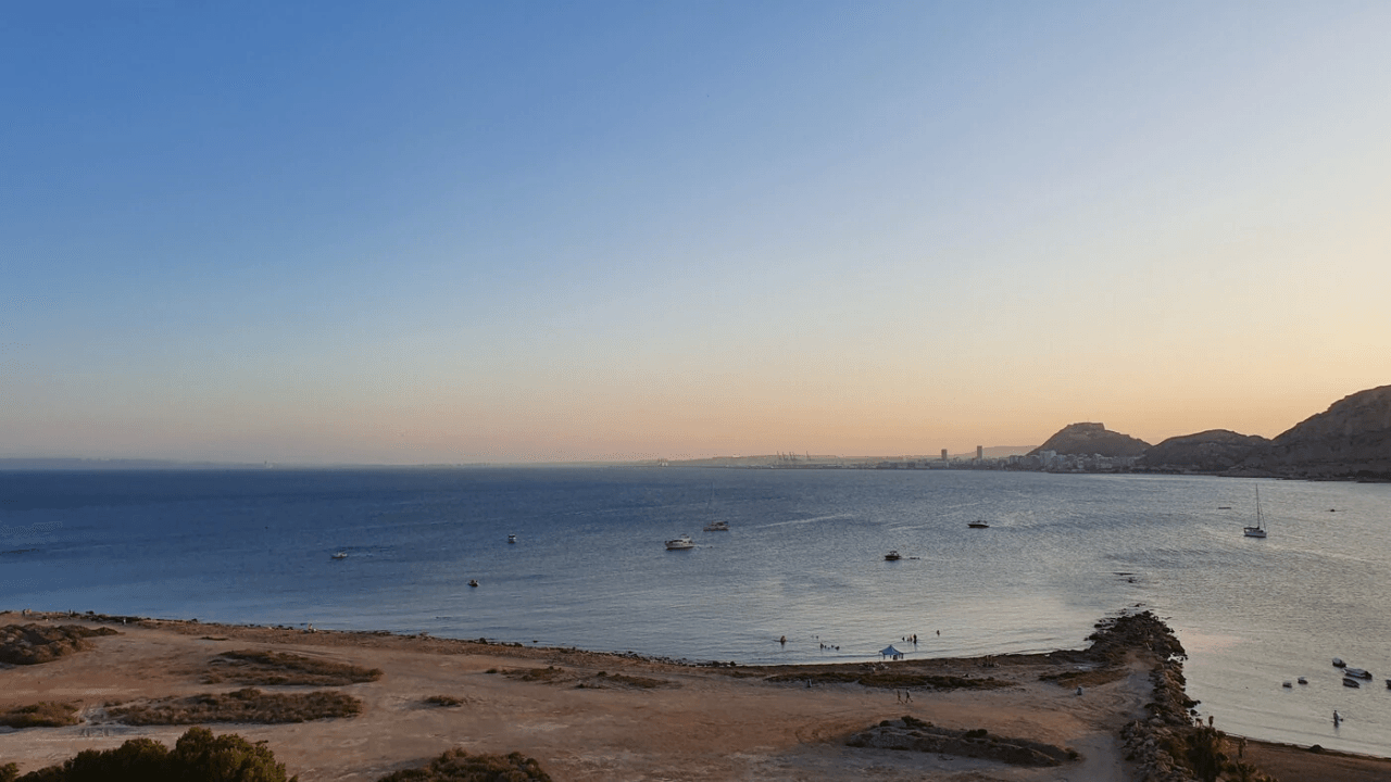 Vive en primera línea de playa, vistas panorámicas
