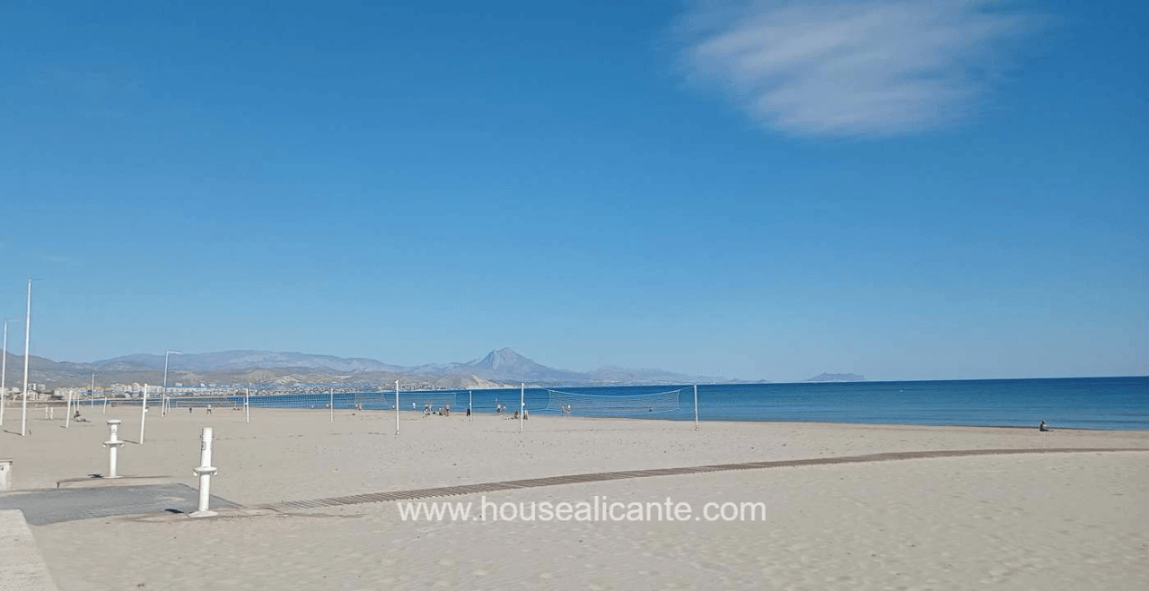 Apartamento con vistas al mar en campo de golf cerca de Alicante